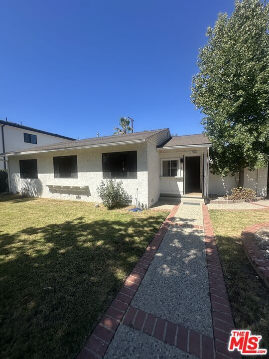 Building Photo - 7359 Amestoy Ave