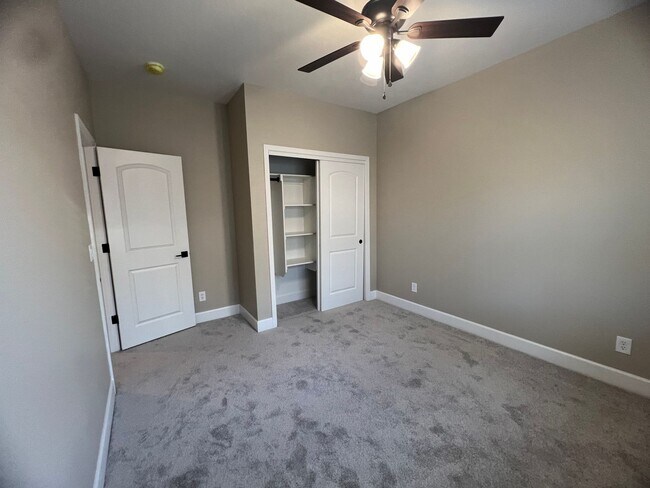 Building Photo - 3 Bedroom Home Located in El Camino Village PETS OK