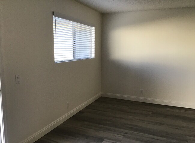 Building Photo - "Charming 1-Bedroom Retreat with Spacious Living in Lancaster – 800 Sq. Ft. of Comfort!"