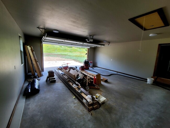 Building Photo - 401 Alpine Dr