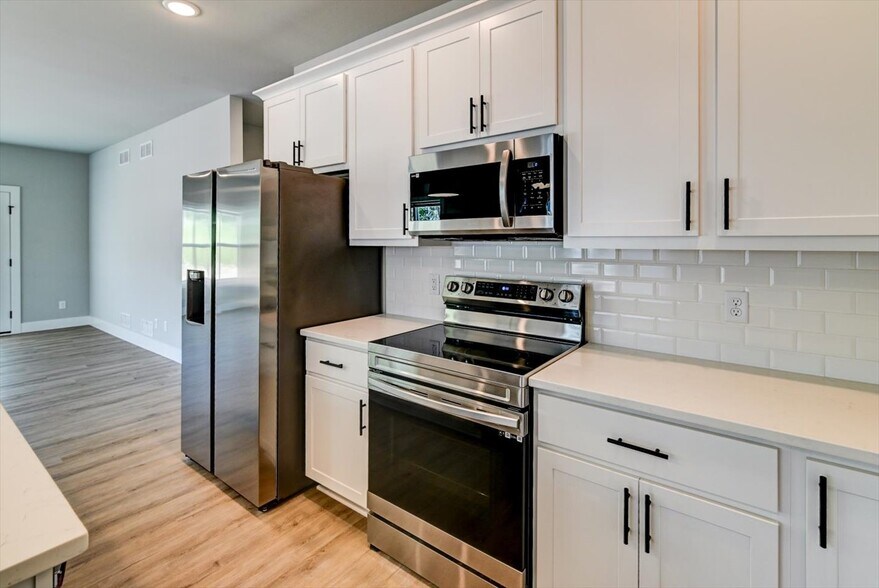 Building Photo - 2940 Blue Grass Dr