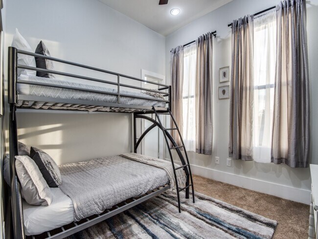 Building Photo - 1509 Holly St