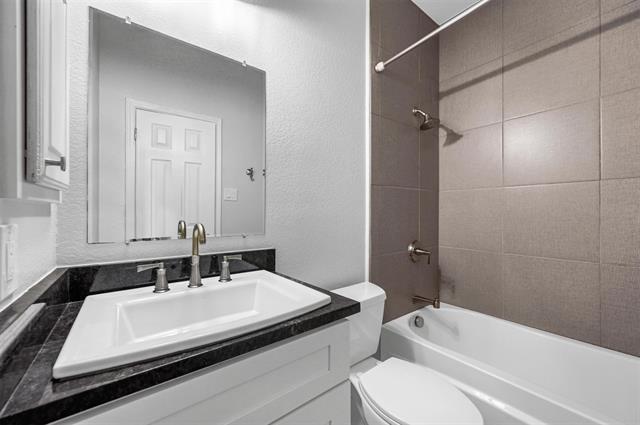 Building Photo - 4325 Biscayne Dr