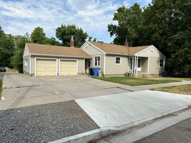 Building Photo - Frame House Duplex