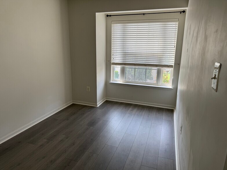 Building Photo - 637 Baystone Ct