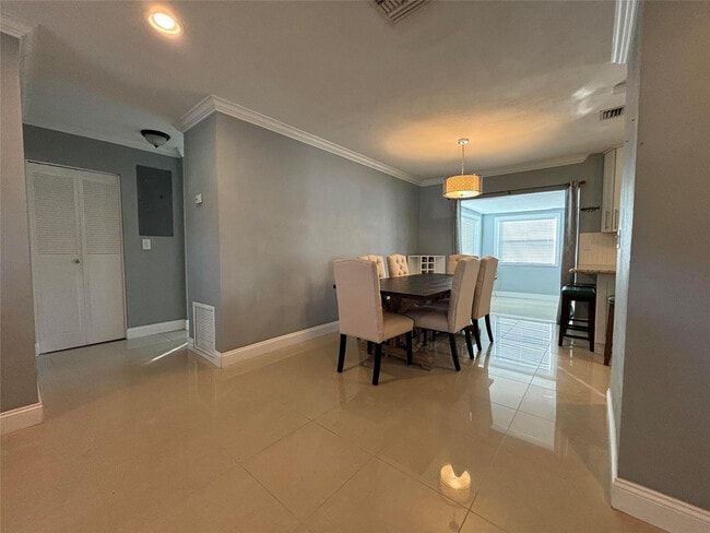 Building Photo - 3811 NE 18th Ave