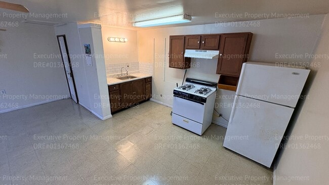 Building Photo - Studio apartment near Central Park at Mill Creek and many businesses.