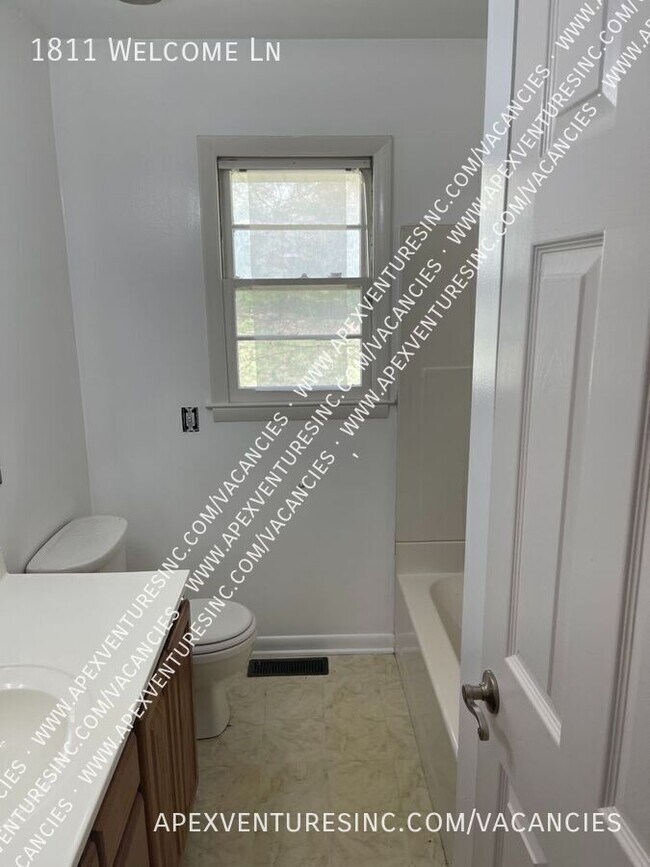 Building Photo - 1811 Welcome Ln