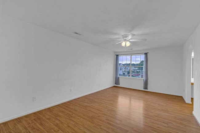 Building Photo - 417 Belmont Cir