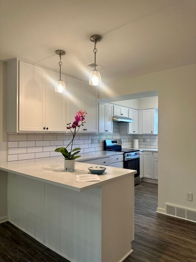 Building Photo - 185 S Eagle Creek Dr