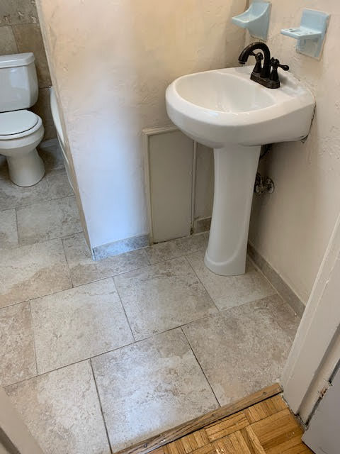 full bathroom 3rd floor - 5524 Fair Oaks St