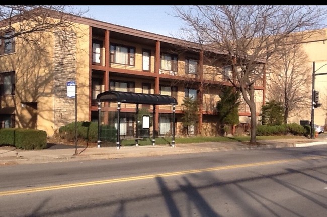 Primary Photo - 5454 S Laramie Ave