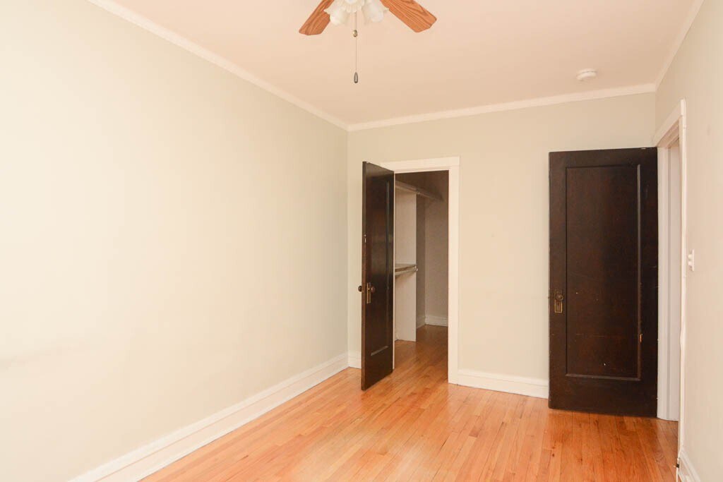 Building Photo - 2117 W Ainslie St