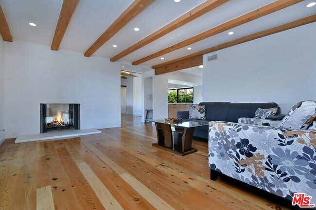 Building Photo - 2145 Linda Flora Dr