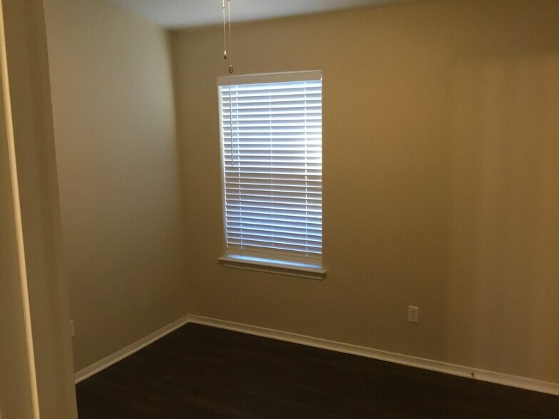 Building Photo - 1504 Kenwood Ct NW