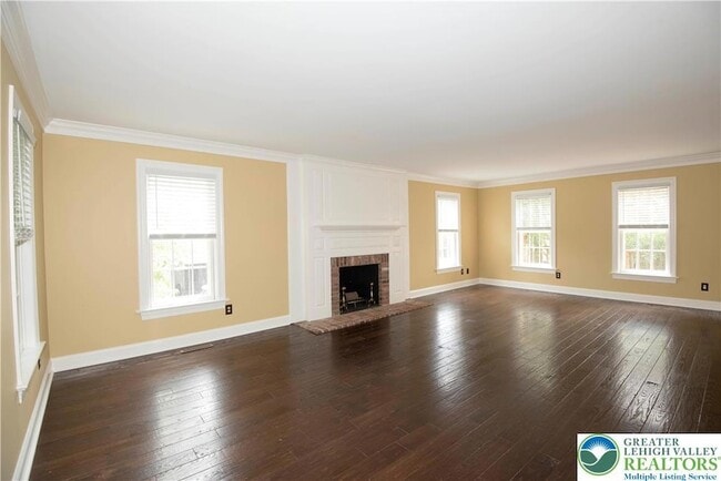 Building Photo - 1528 Wethersfield Dr