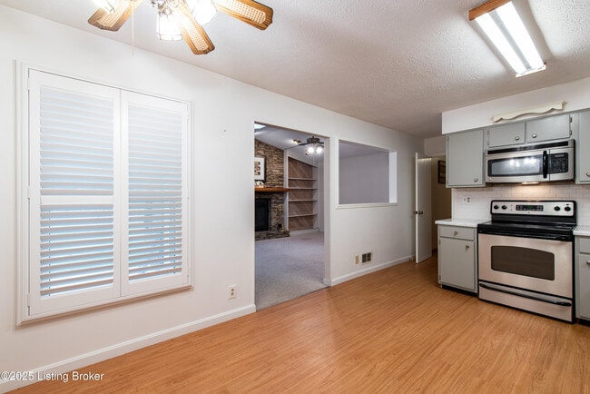 Building Photo - 8015 Schroering Dr