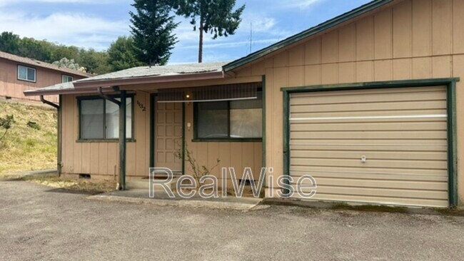 Building Photo - 1132 NE Barager Ave