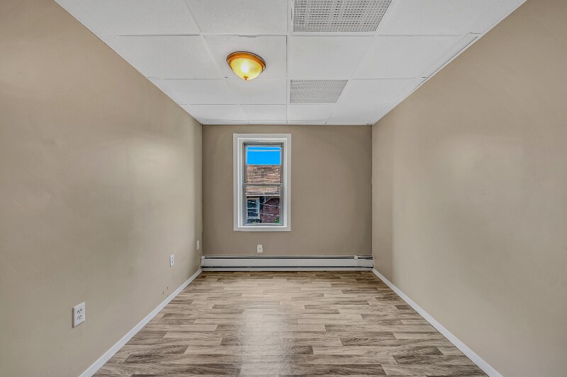 Building Photo - 129 N River St
