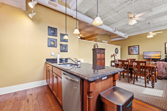 Building Photo - 4 Beaufain St