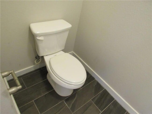 Building Photo - 102 Hidden Springs Dr