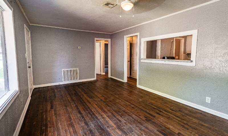 Building Photo - 708 N Oswego Ave