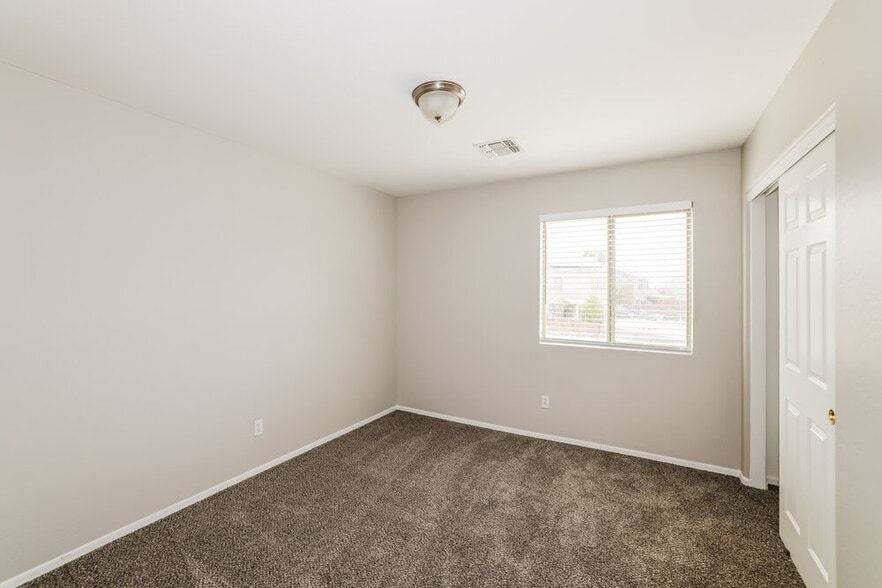 Building Photo - 8633 W Cordes Rd