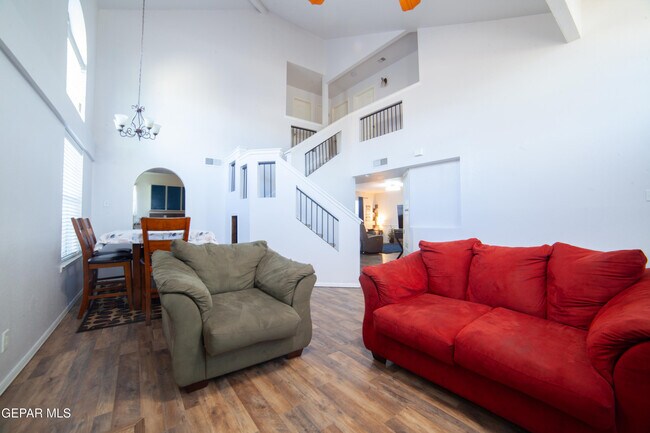 Building Photo - 13260 Emerald Creek Dr