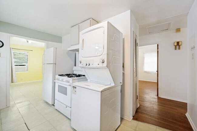 Building Photo - CHARMING DENVER HEIGHTS 3-BEDROOM