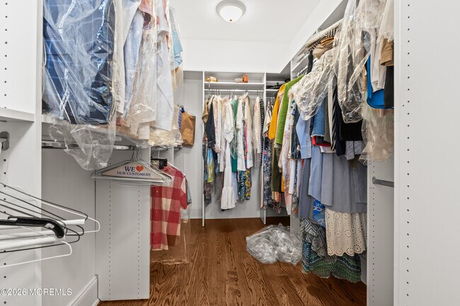 Building Photo - 558 Cedar Ave