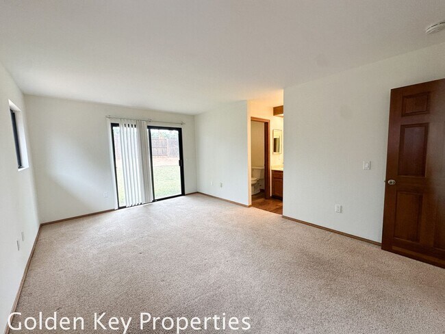 Building Photo - Single-level 4-Bedroom home on a large cor...