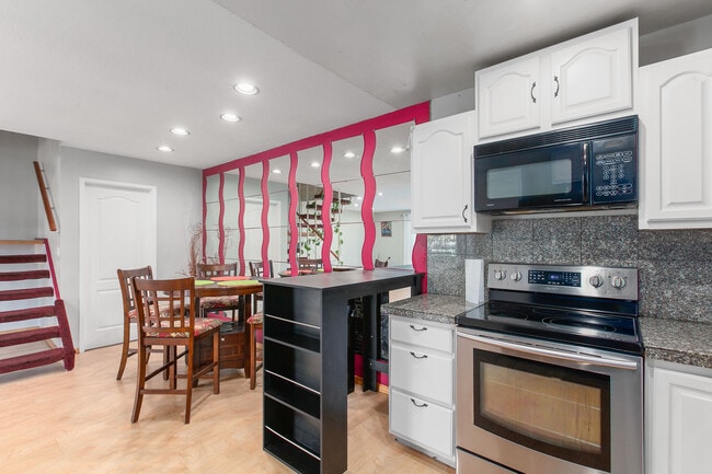Dining room - 9556 Easter Way