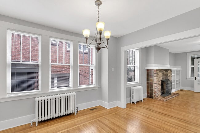 Building Photo - Shady 1454