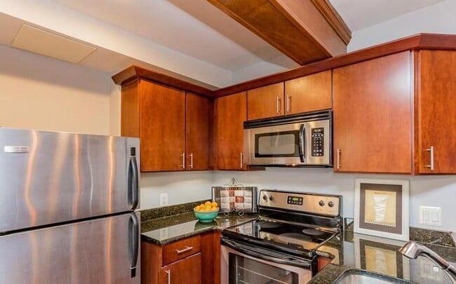 Building Photo - Charming Studio Condo in Shaw!