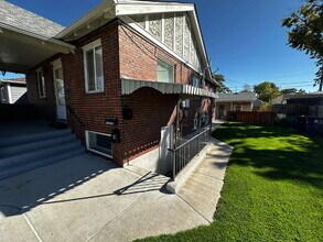 Building Photo - Cozy 1 bed apartment in Elyria Swansea!