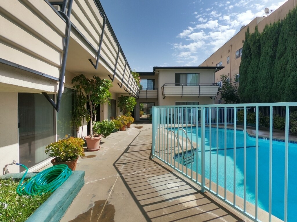 Building Photo - 11662 Sunset Blvd