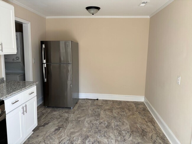 Building Photo - 1318