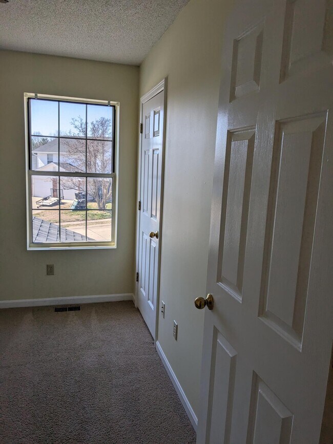 Building Photo - 2411 Carnation Dr