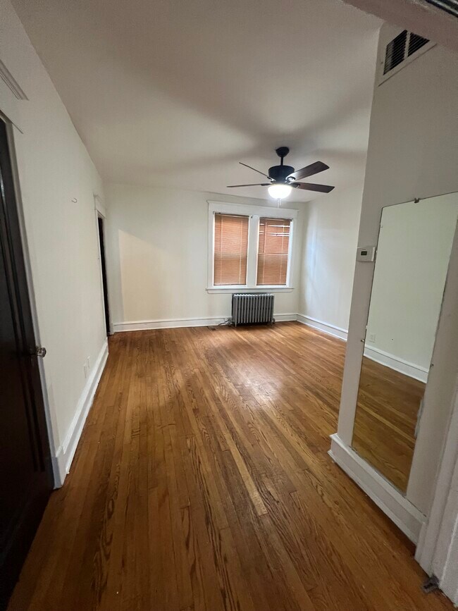 Building Photo - 106 W 35th St