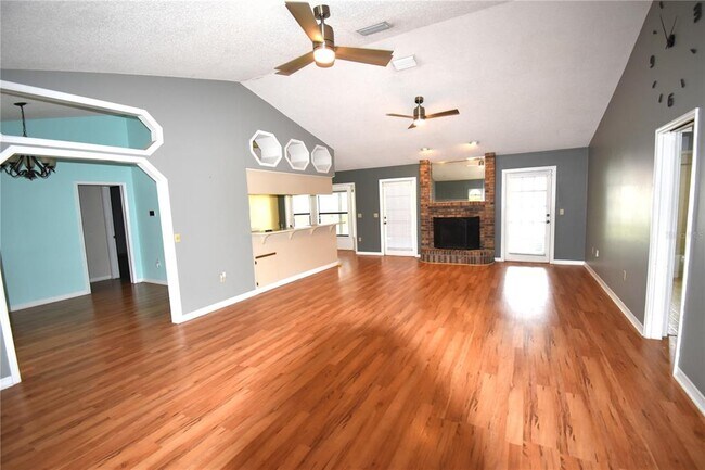 Building Photo - 9109 Queen Elizabeth Ct
