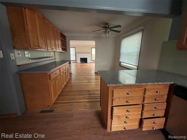 Building Photo - 10053 Royal Grand Ave