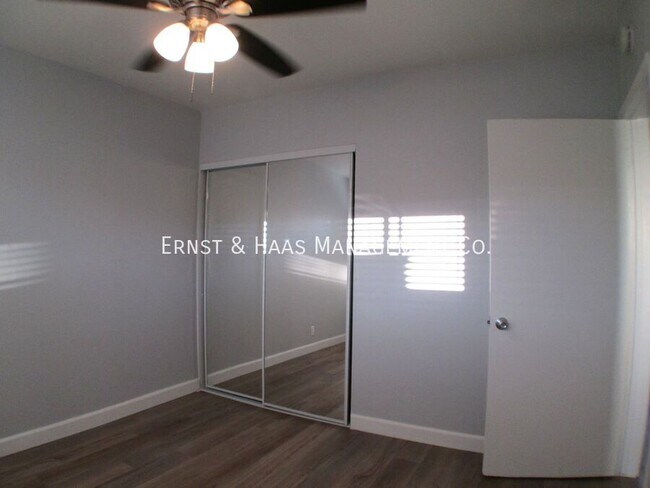 Building Photo - 815 E 9th St