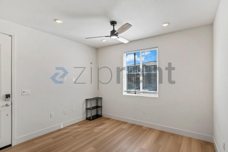 Building Photo - 5545 Oberon Ave