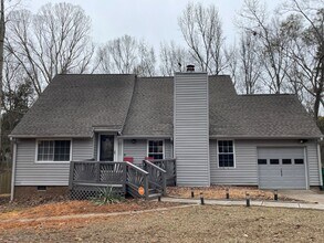 Building Photo - Spacious and modernized 4 bedroom home ful...