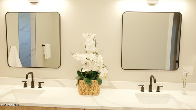 Building Photo - 841 W Pecos Rd