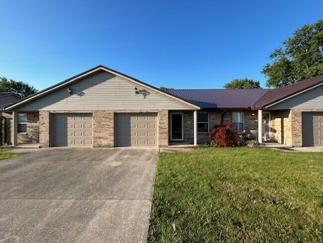 Primary Photo - Charming 2-Bedroom Ranch in Peaceful Piqua...