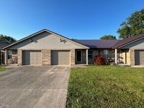 Building Photo - Charming 2-Bedroom Ranch in Peaceful Piqua...