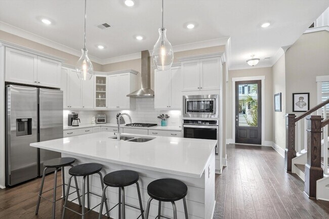 Building Photo - 2548 Josiah St