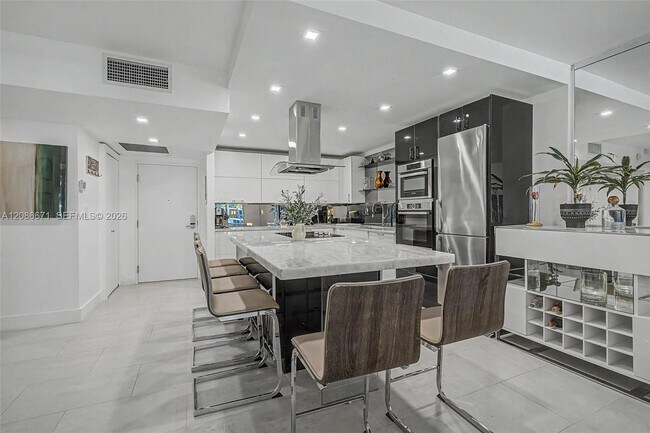 Building Photo - 2301 Collins Ave