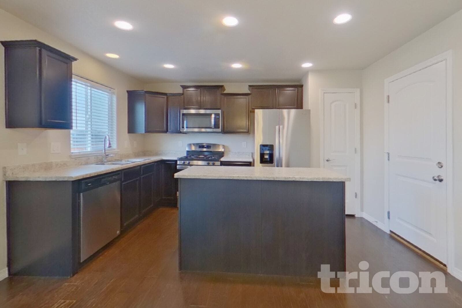 Building Photo - 9972 Emerald Vista Dr